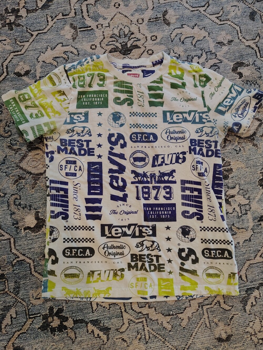 Levi's White Short Sleeve Tee with Blue & Green Allover Logos Youth Size Large